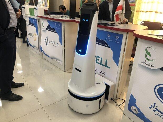 روبات اجتماعی ایرانی راهنمای مسافران در فرودگاه ها می گردد