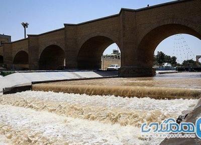 رودخانه قم رود یکی از جاذبه های طبیعی استان قم به شمار می رود